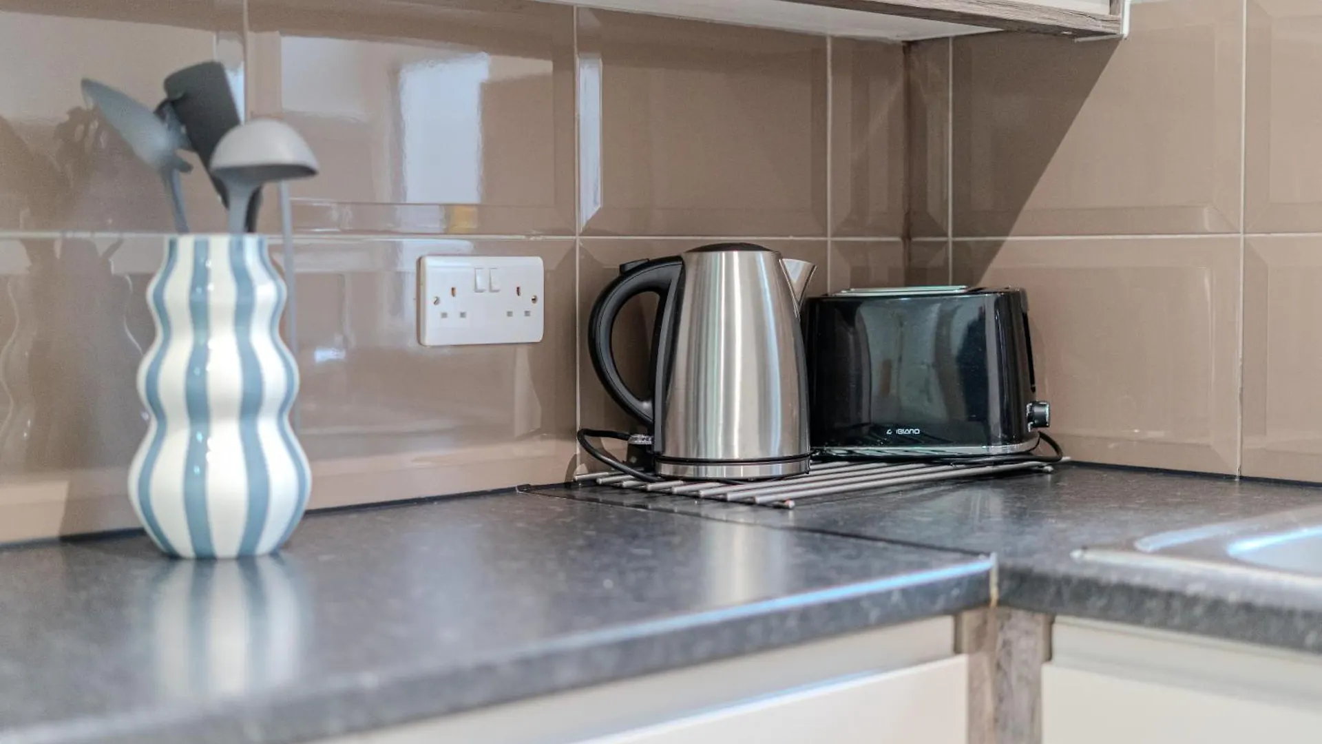 Ilford Luxury Apartments Hotel