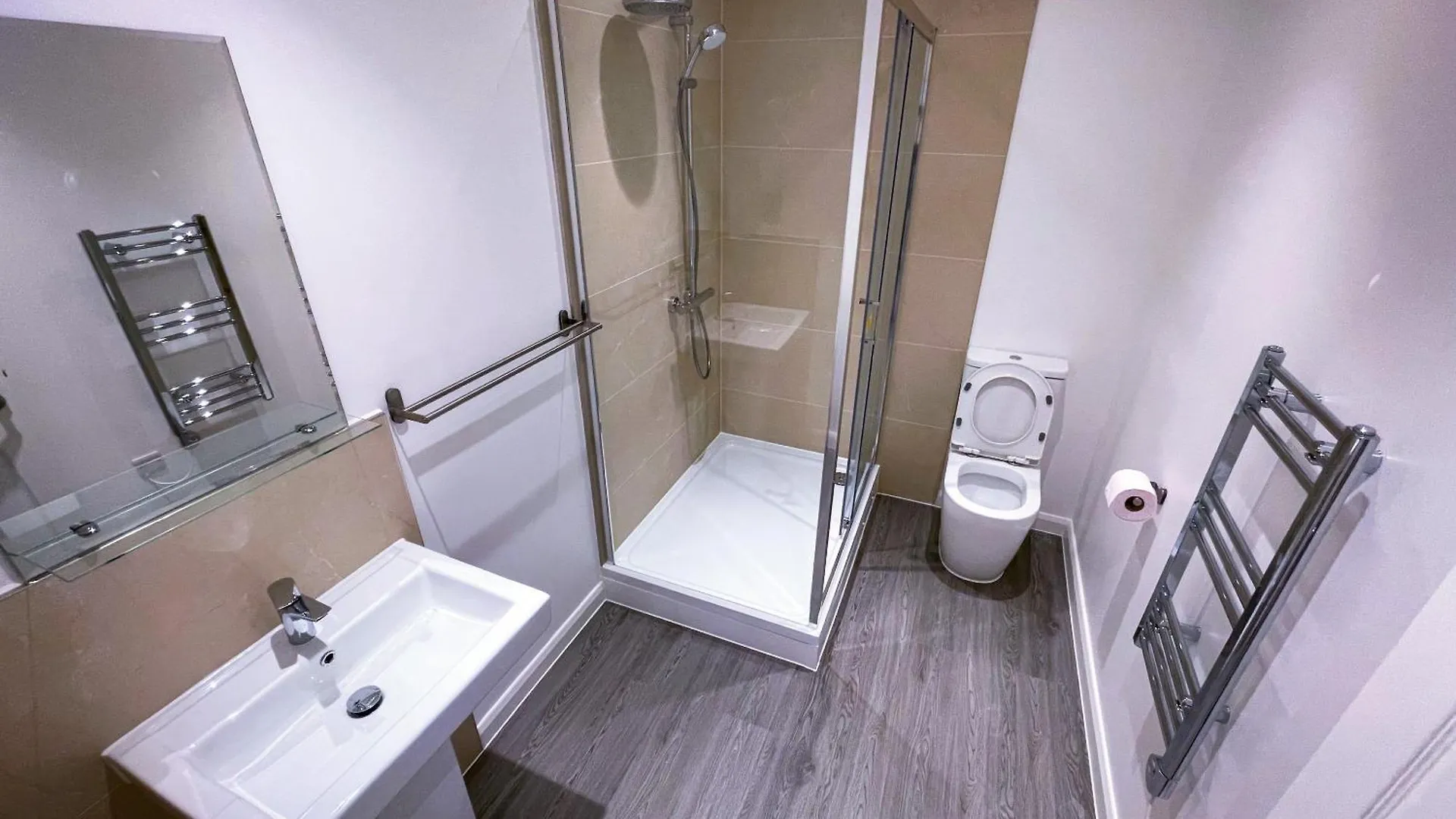 Ilford Luxury Apartments Hotel