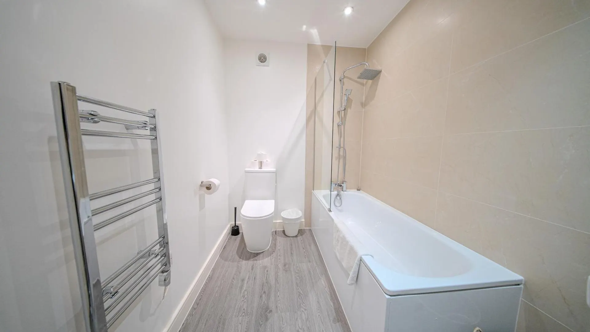Ilford Luxury Apartments 4*,